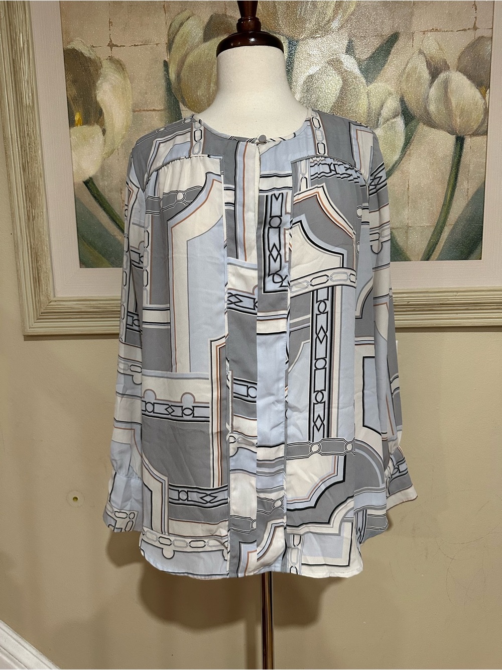 The Loft Women's Blue Purple Floral Shirt Blouse in size L is a perfect addition